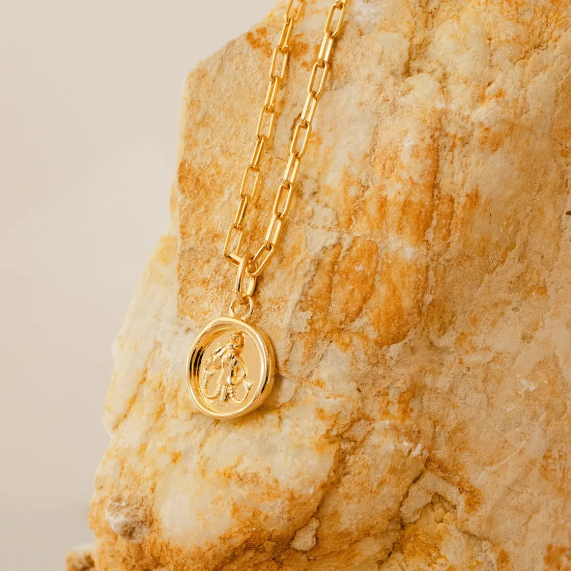 DREAM AQUARIUS MEDALLION