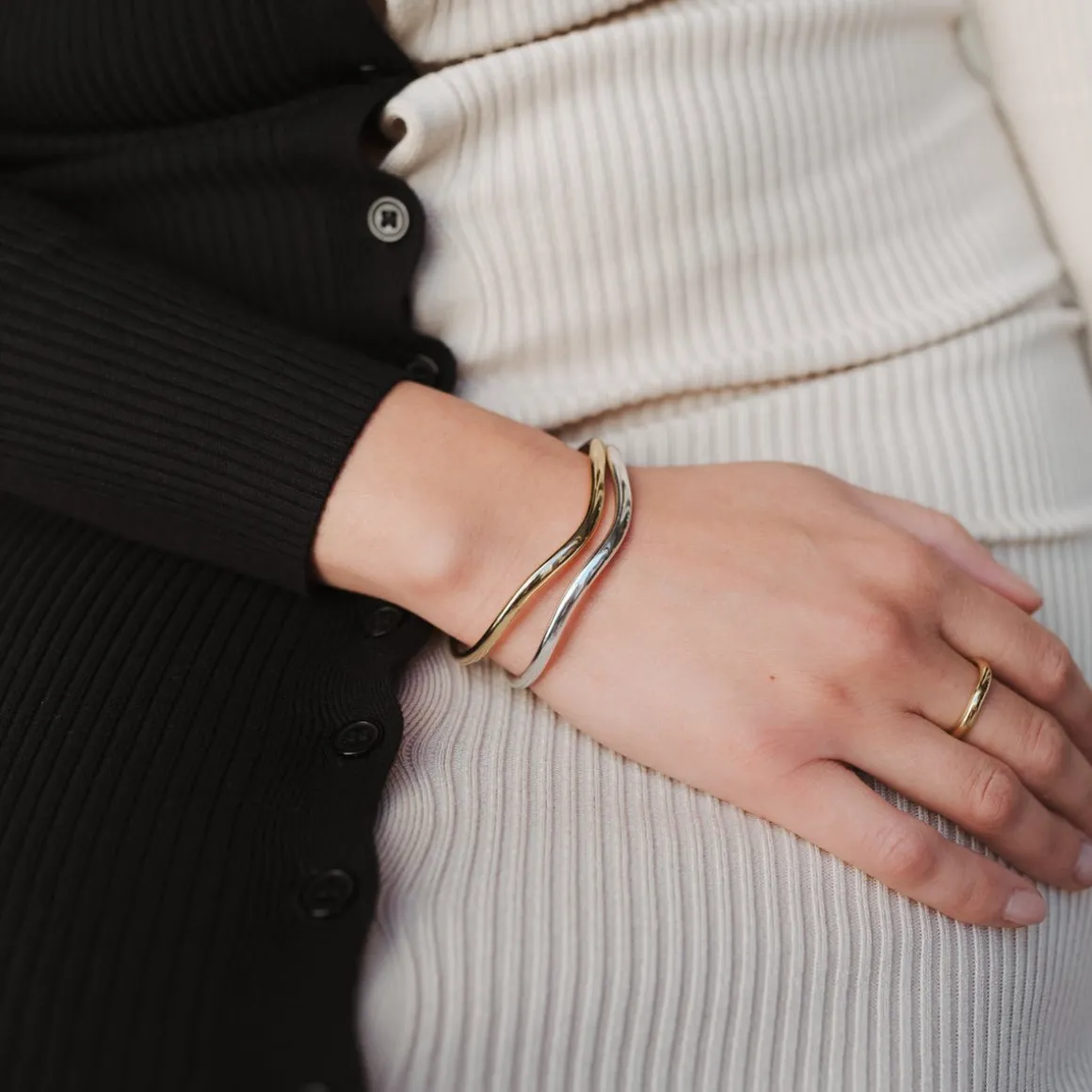 FEARLESS WAVY CUFF