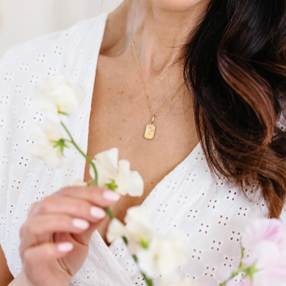 FRAICHE APRIL BIRTH FLOWER NECKLACE - SWEET PEA - GOLD