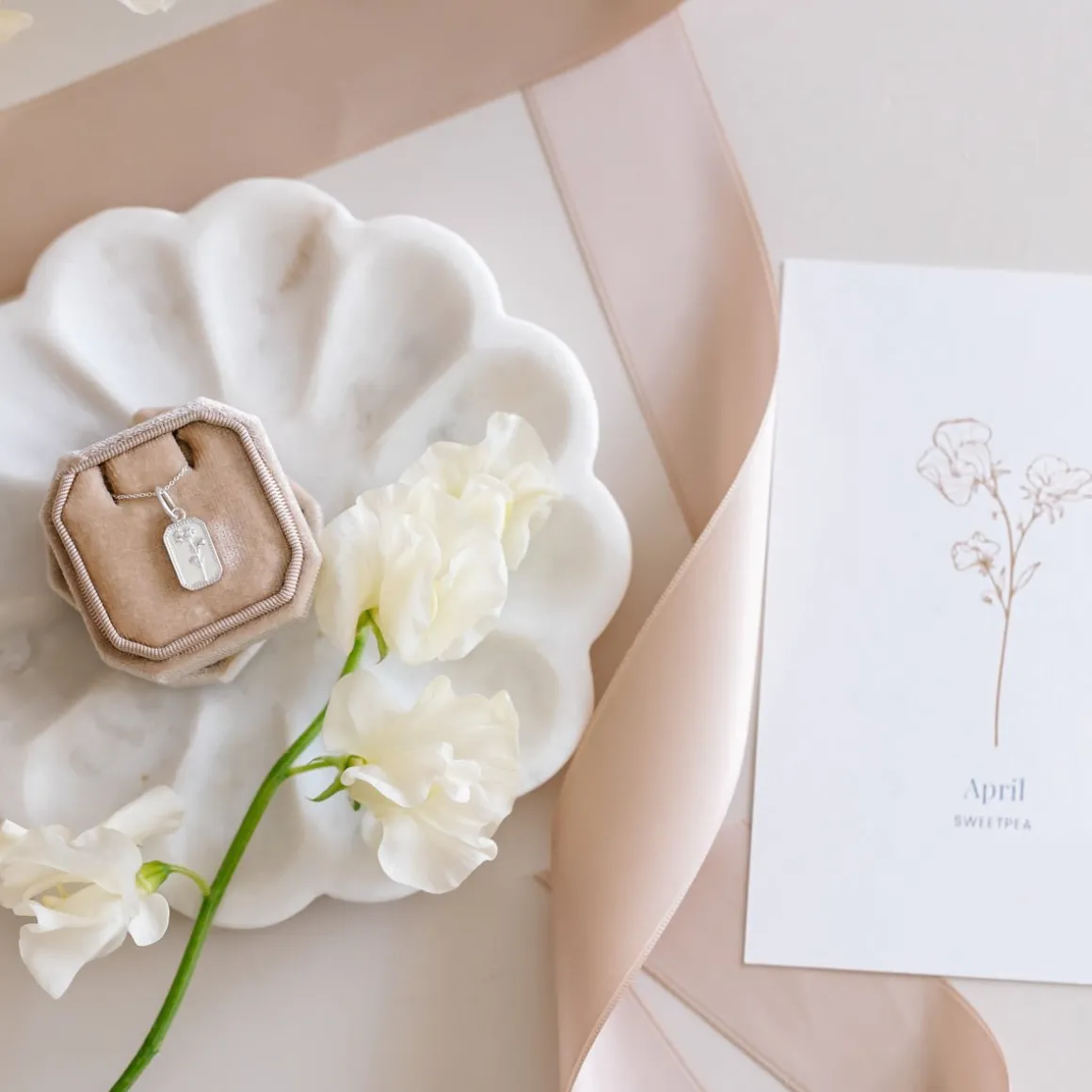 FRAICHE APRIL BIRTH FLOWER NECKLACE - SWEET PEA - SILVER