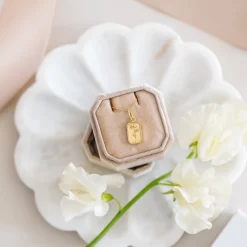 FRAICHE APRIL BIRTH FLOWER NECKLACE - SWEET PEA - GOLD