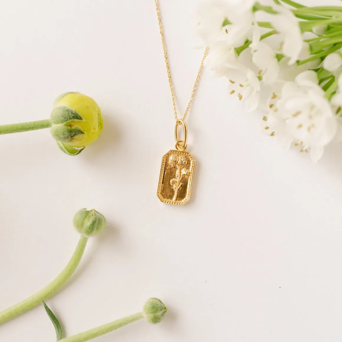 FRAICHE APRIL BIRTH FLOWER NECKLACE - SWEET PEA - GOLD
