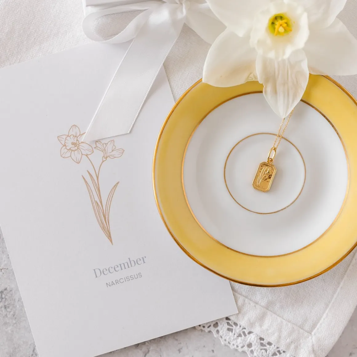 FRAICHE DECEMBER BIRTH FLOWER NECKLACE - NARCISSUS - GOLD