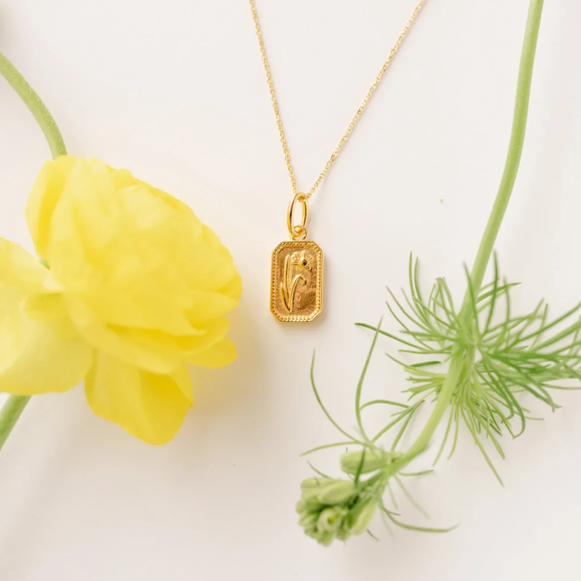 FRAICHE DECEMBER BIRTH FLOWER NECKLACE - NARCISSUS - GOLD