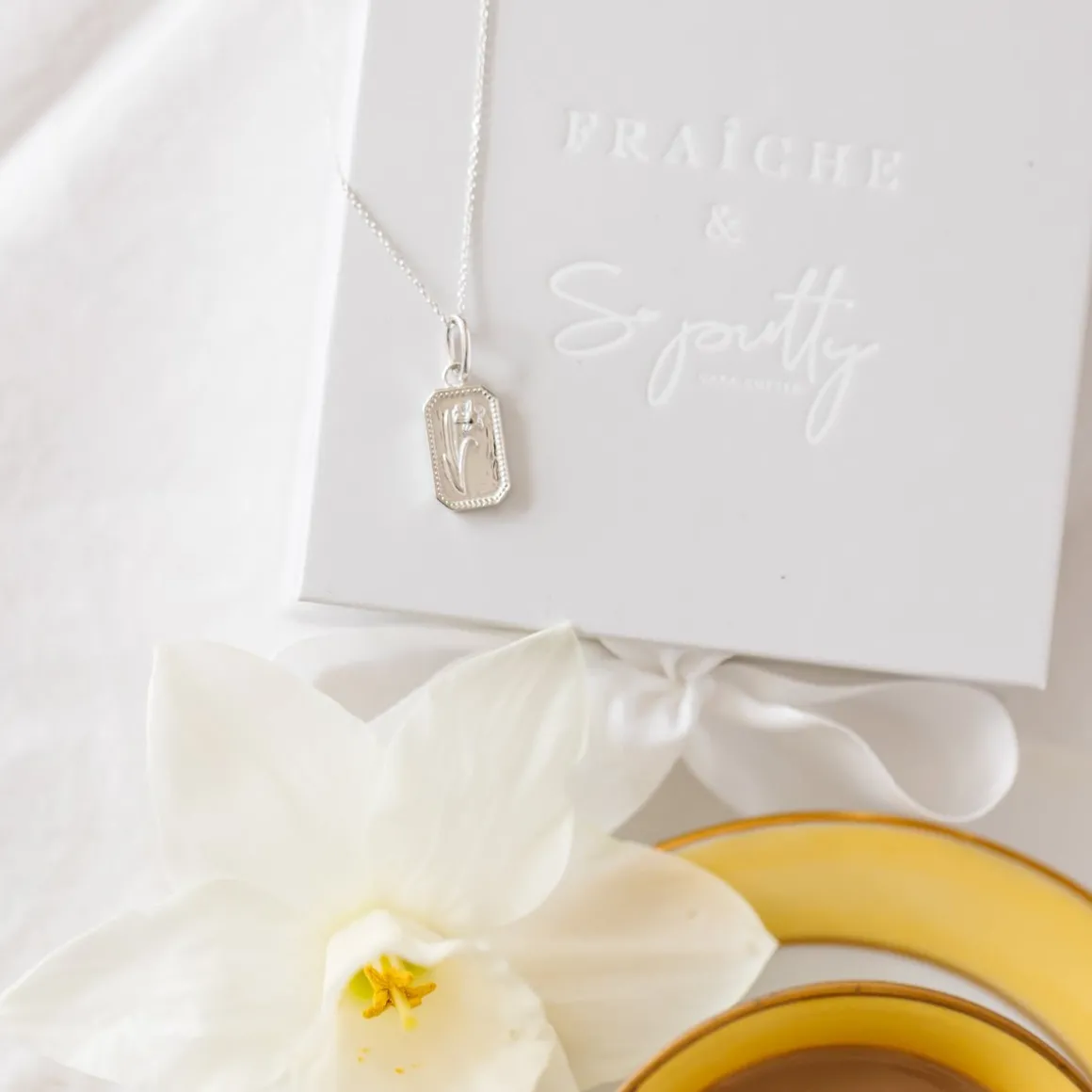 FRAICHE DECEMBER BIRTH FLOWER NECKLACE - NARCISSUS - SILVER