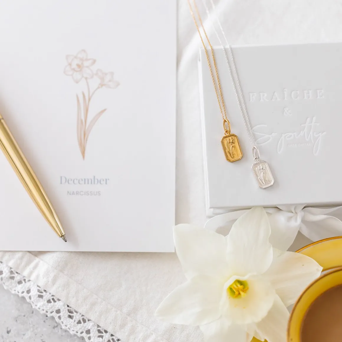 FRAICHE DECEMBER BIRTH FLOWER NECKLACE - NARCISSUS - GOLD