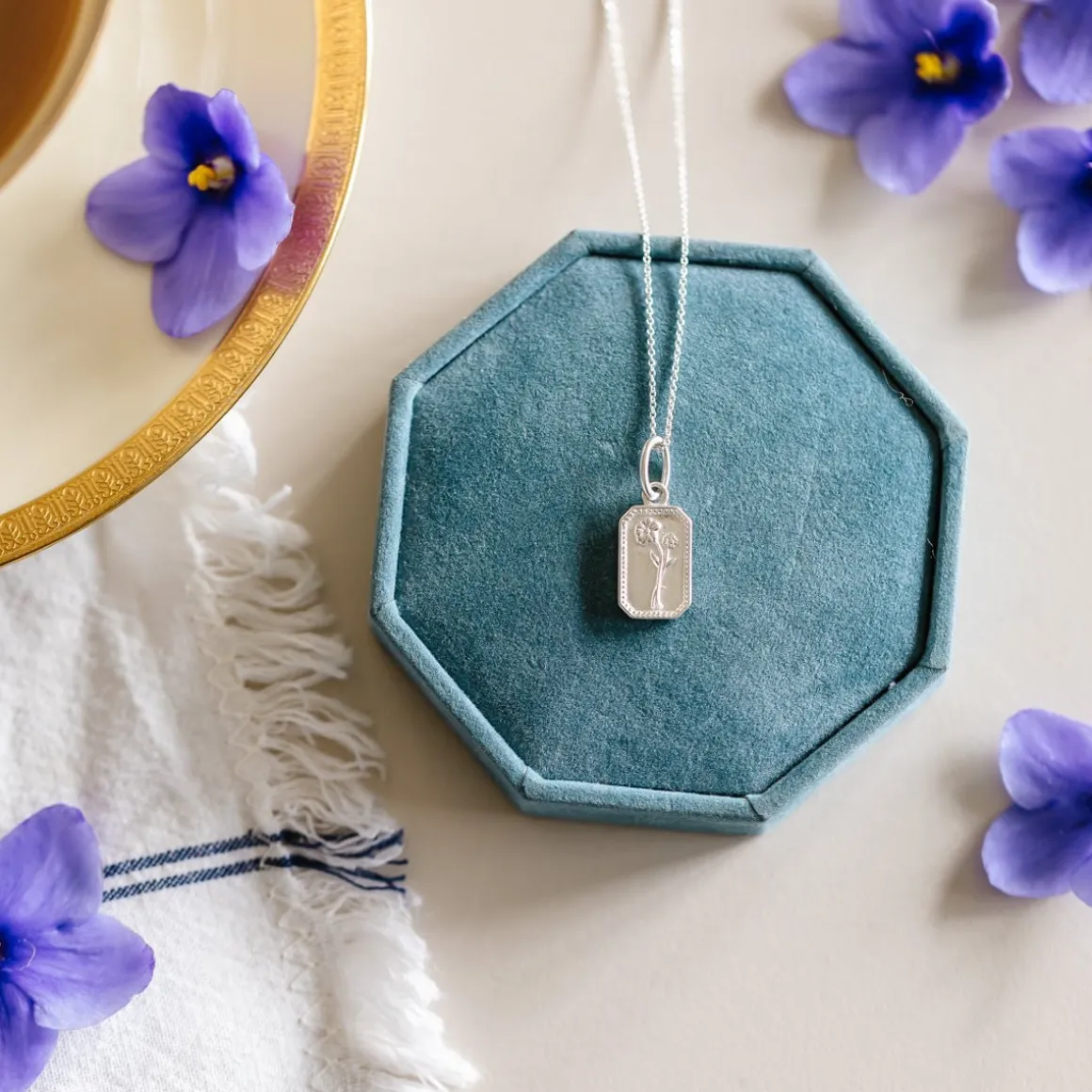 FRAICHE FEBRUARY BIRTH FLOWER NECKLACE - PRIMROSE - SILVER