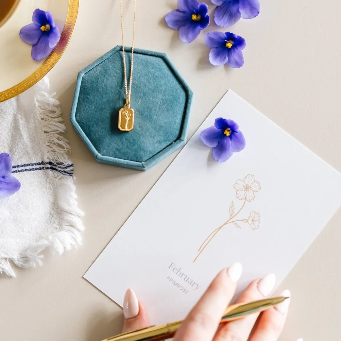 FRAICHE FEBRUARY BIRTH FLOWER NECKLACE - PRIMROSE - GOLD