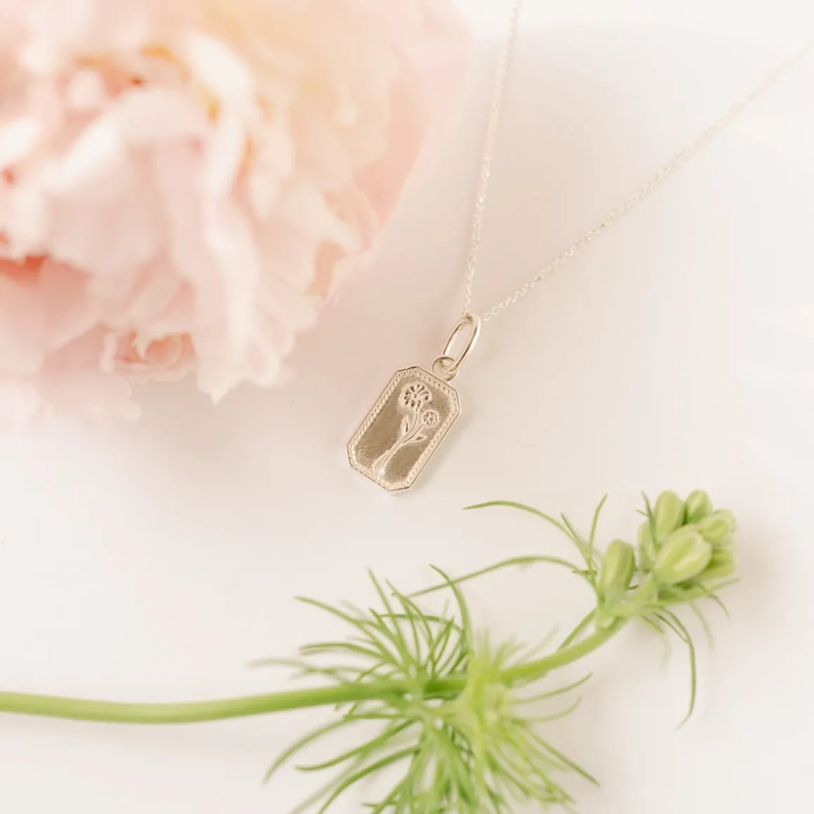 FRAICHE FEBRUARY BIRTH FLOWER NECKLACE - PRIMROSE - SILVER
