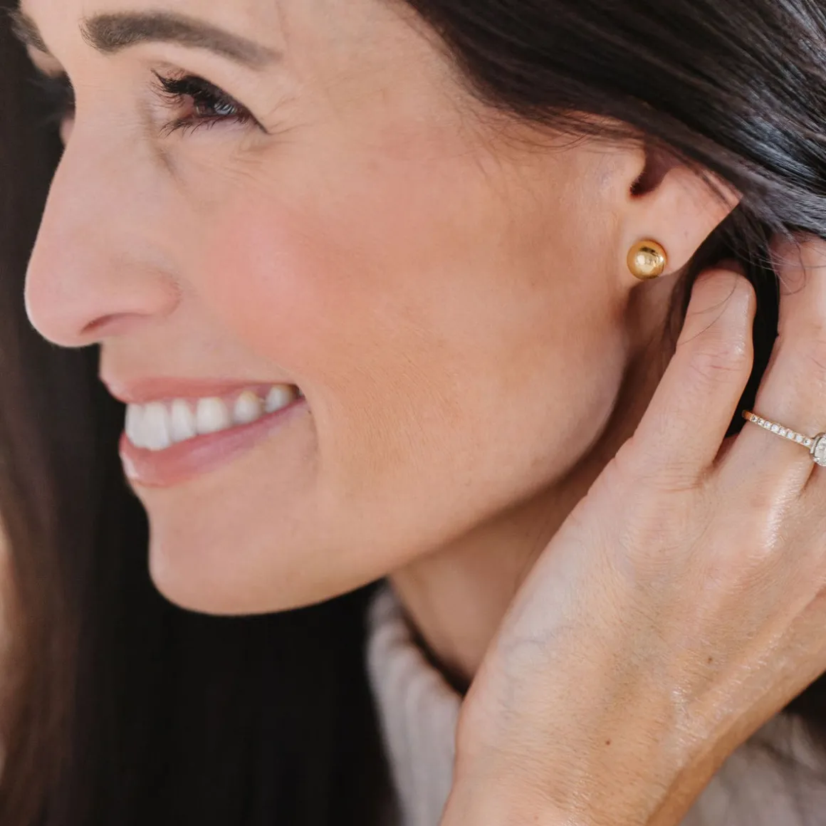 FRAICHE GLOBE STUDS - GOLD