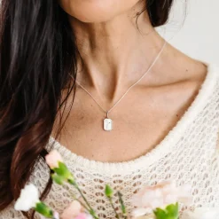 FRAICHE JANUARY BIRTH FLOWER NECKLACE - CARNATION - SILVER