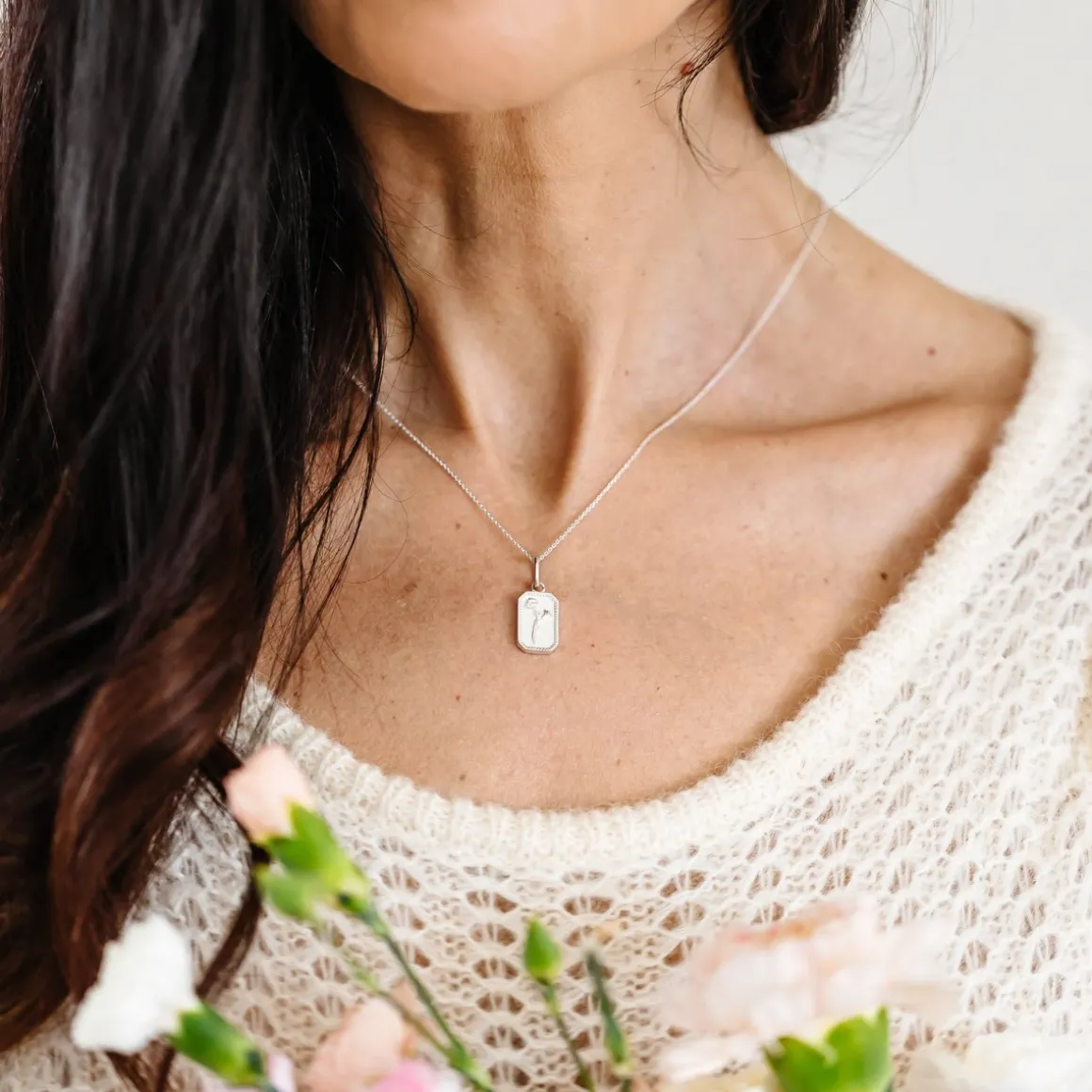 FRAICHE JANUARY BIRTH FLOWER NECKLACE - CARNATION - SILVER