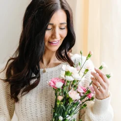 FRAICHE JANUARY BIRTH FLOWER NECKLACE - CARNATION - SILVER