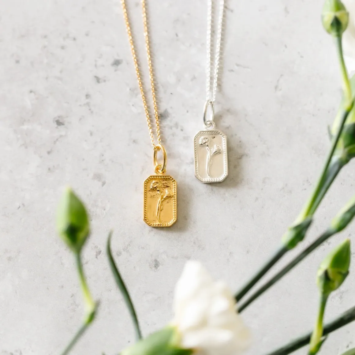 FRAICHE JANUARY BIRTH FLOWER NECKLACE - CARNATION - SILVER