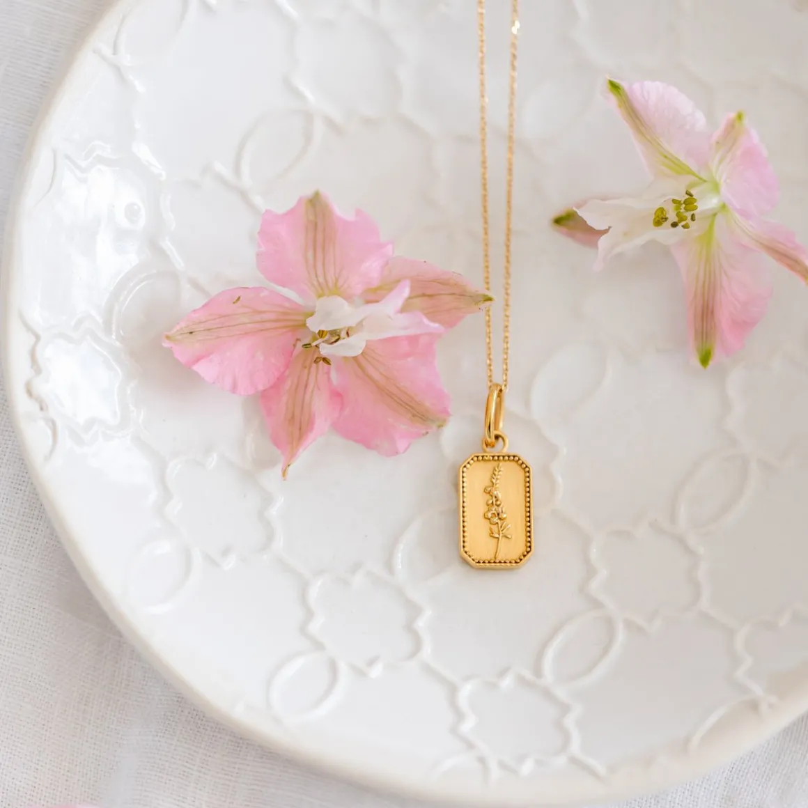 FRAICHE JULY BIRTH FLOWER NECKLACE - LARKSPUR- GOLD