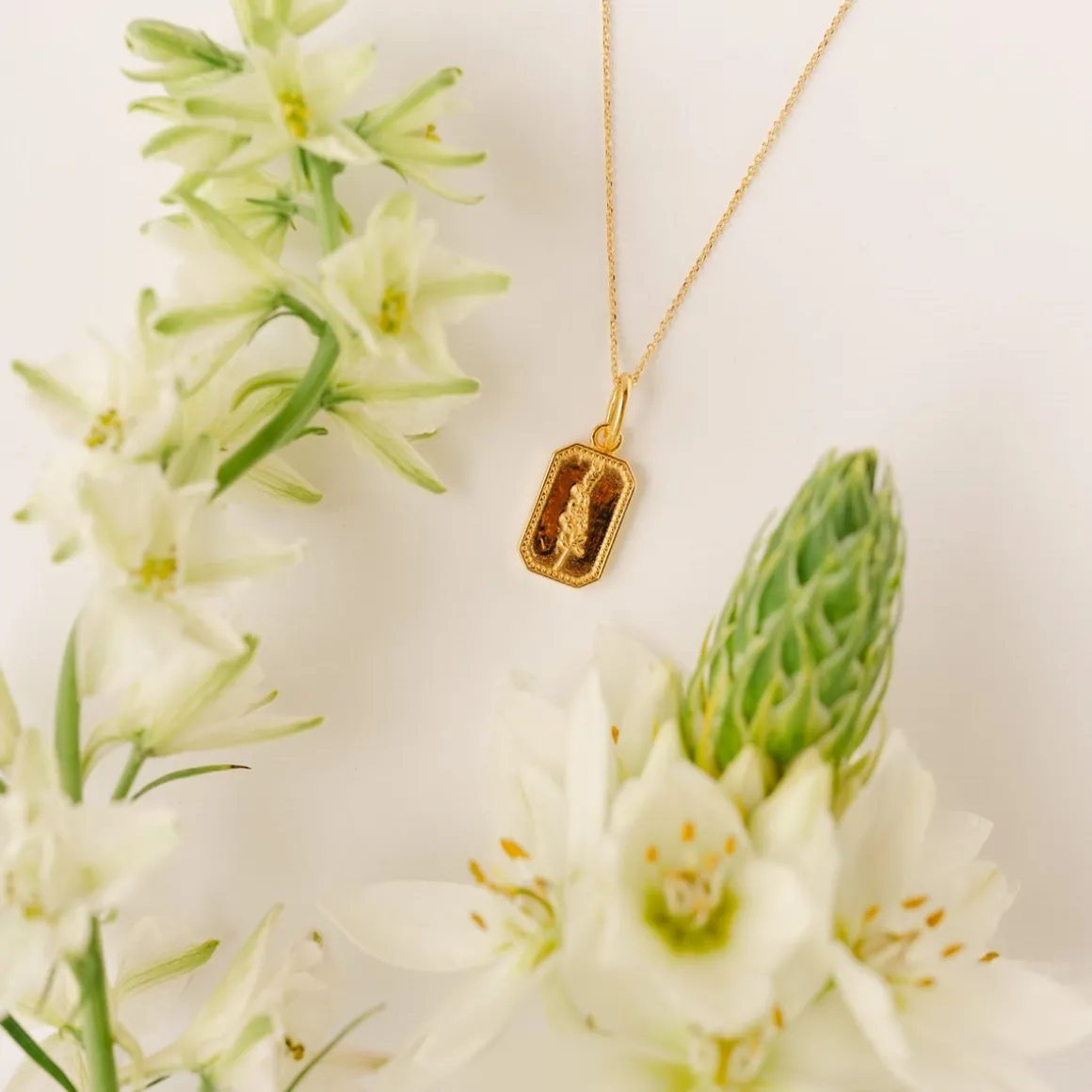 FRAICHE JULY BIRTH FLOWER NECKLACE - LARKSPUR- GOLD