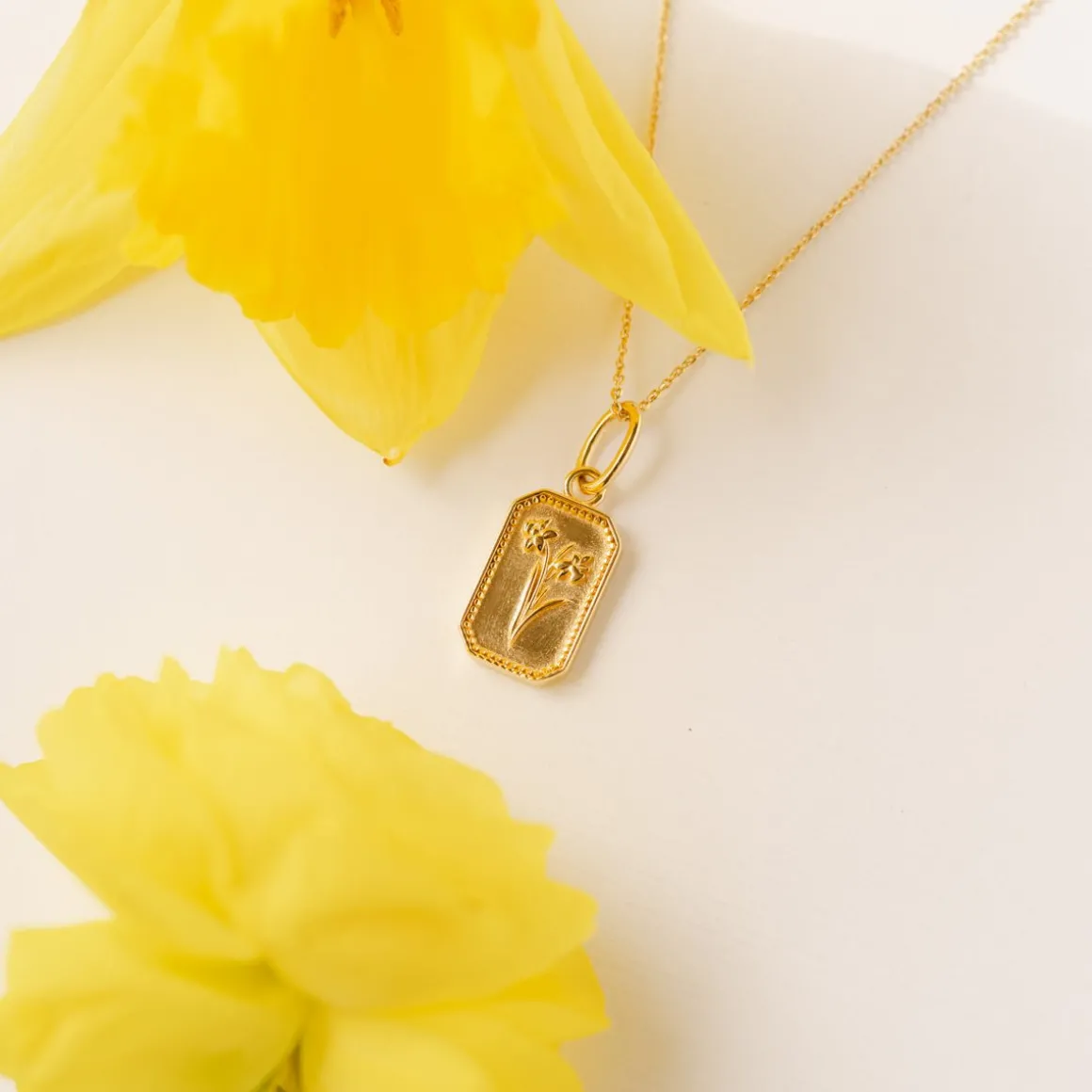FRAICHE MARCH BIRTH FLOWER NECKLACE - DAFFODIL - GOLD
