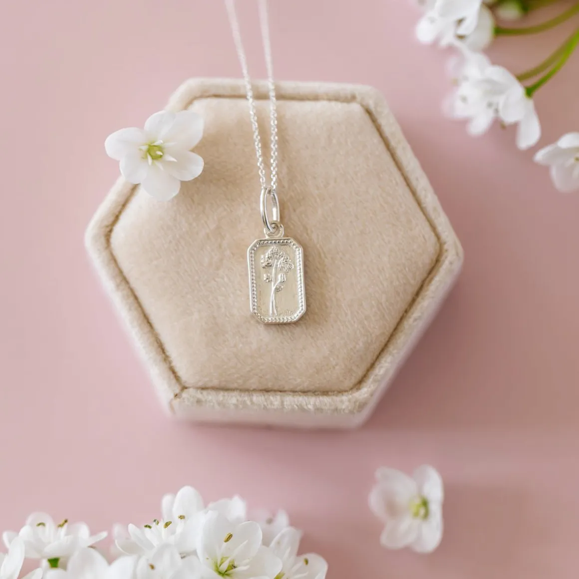 FRAICHE MAY BIRTH FLOWER NECKLACE - HAWTHORNE - SILVER