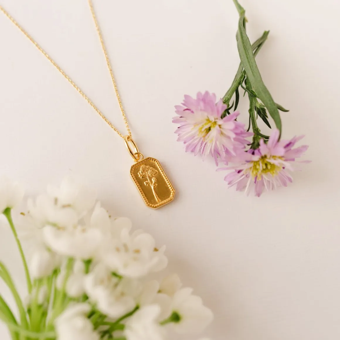 FRAICHE MAY BIRTH FLOWER NECKLACE - HAWTHORNE - GOLD
