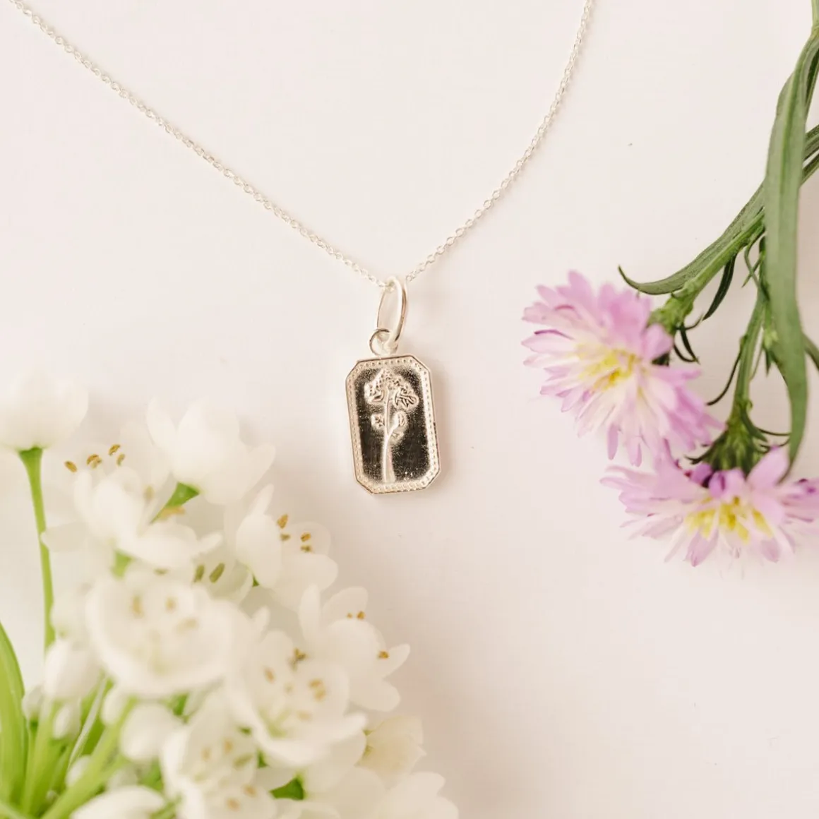 FRAICHE MAY BIRTH FLOWER NECKLACE - HAWTHORNE - SILVER