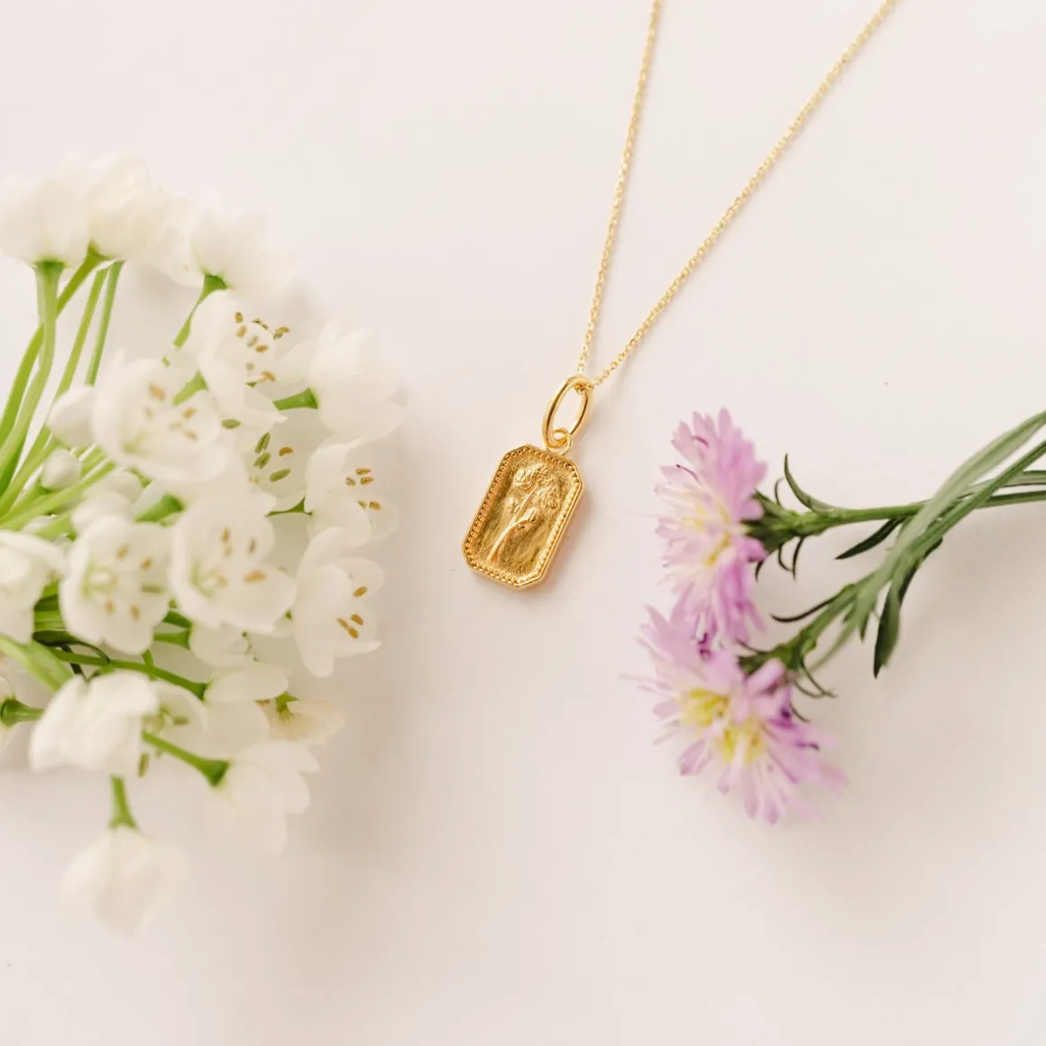 FRAICHE MAY BIRTH FLOWER NECKLACE - HAWTHORNE - GOLD