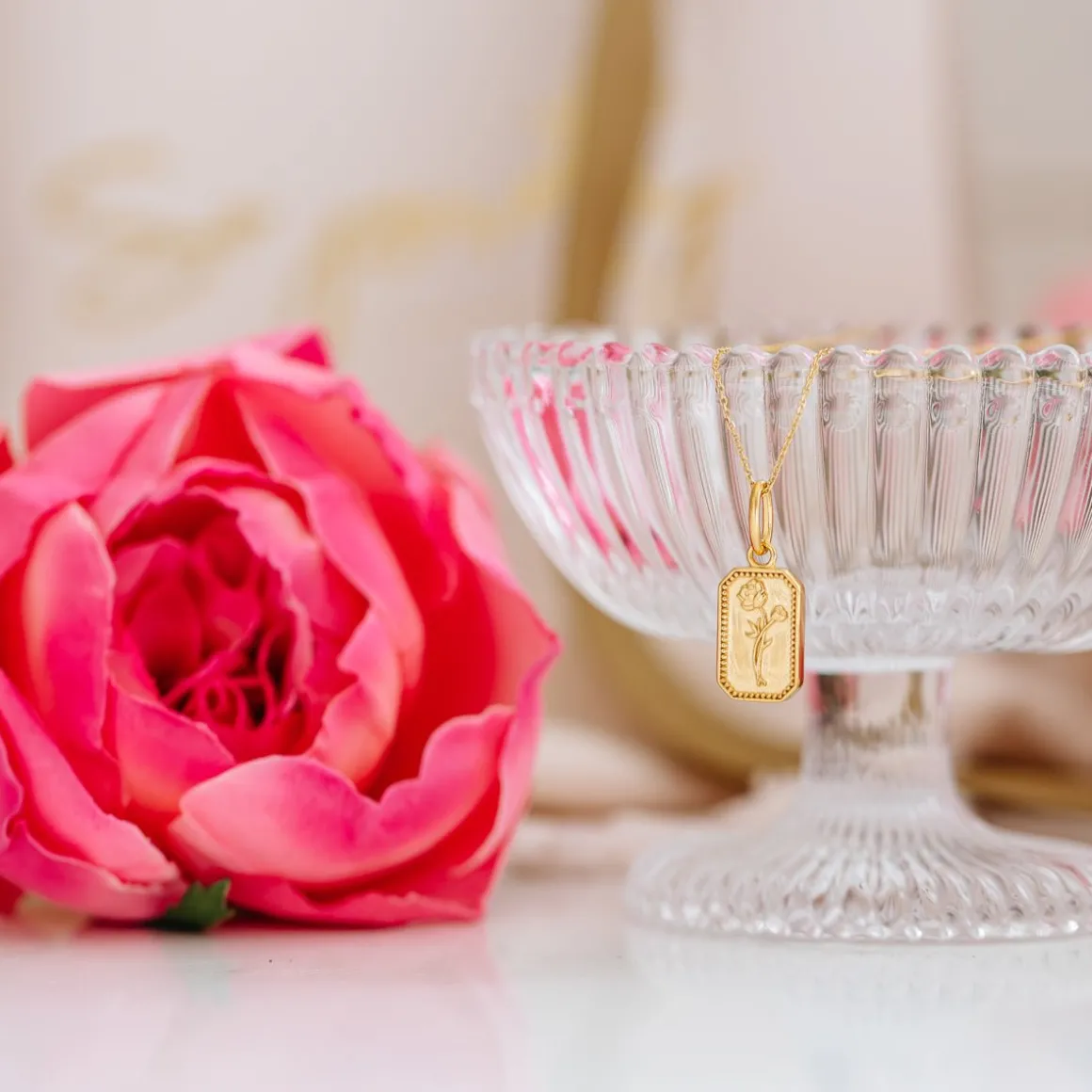 FRAICHE NOVEMBER BIRTH FLOWER NECKLACE - PEONY - GOLD