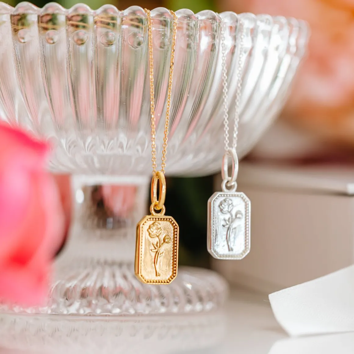 FRAICHE NOVEMBER BIRTH FLOWER NECKLACE - PEONY - GOLD