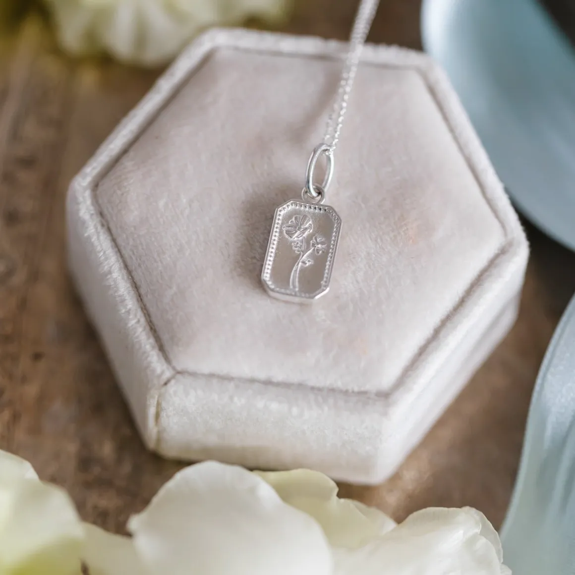 FRAICHE OCTOBER BIRTH FLOWER NECKLACE - COSMOS - SILVER
