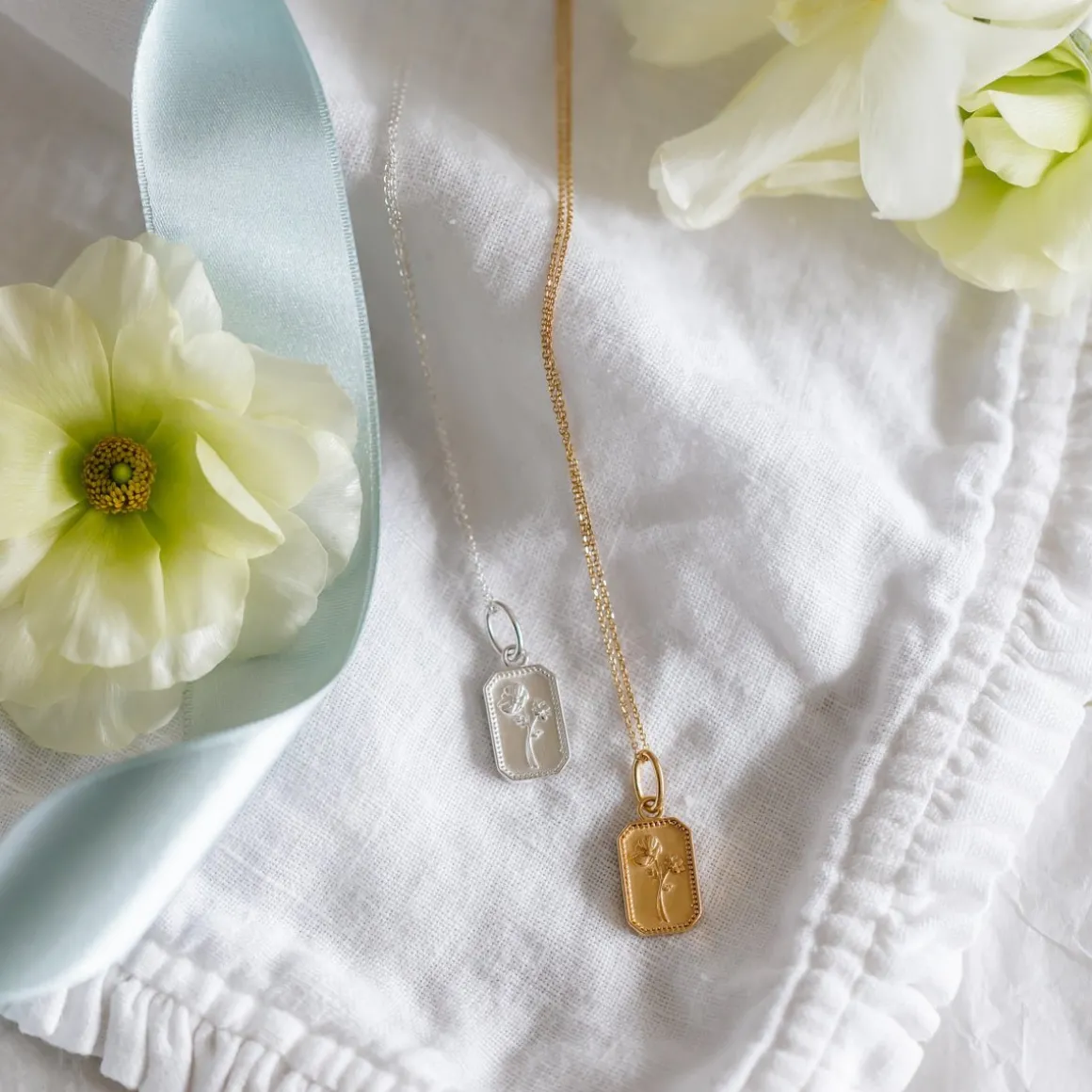 FRAICHE OCTOBER BIRTH FLOWER NECKLACE - COSMOS - SILVER