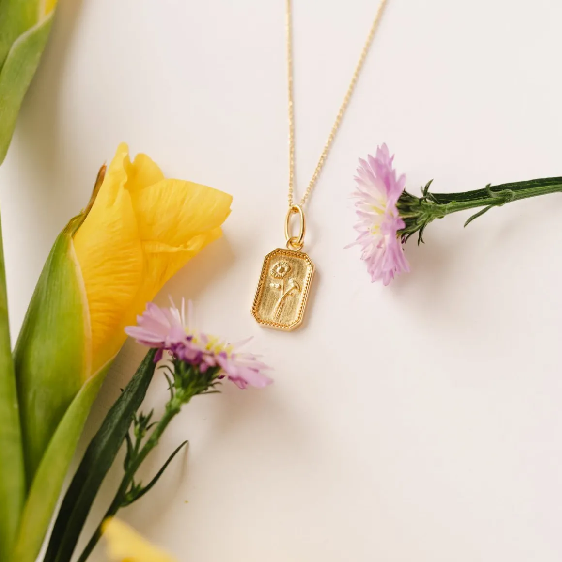 FRAICHE SEPTEMBER BIRTH FLOWER NECKLACE - ASTER - GOLD