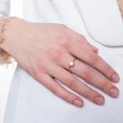 GRACE RING RAINBOW MOONSTONE & GOLD