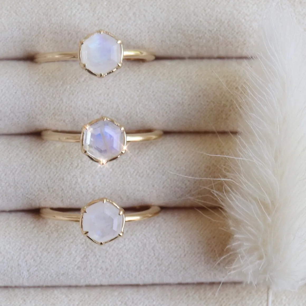 GRACE RING RAINBOW MOONSTONE & GOLD