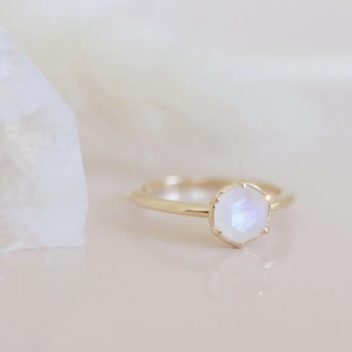 GRACE RING RAINBOW MOONSTONE & GOLD