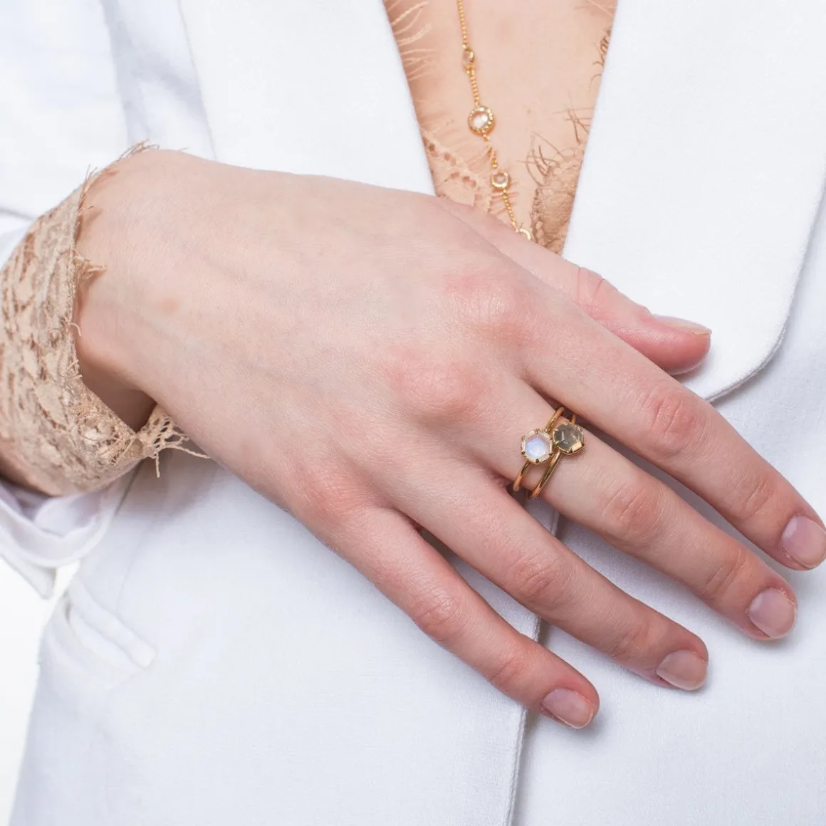 GRACE RING RAINBOW MOONSTONE & GOLD