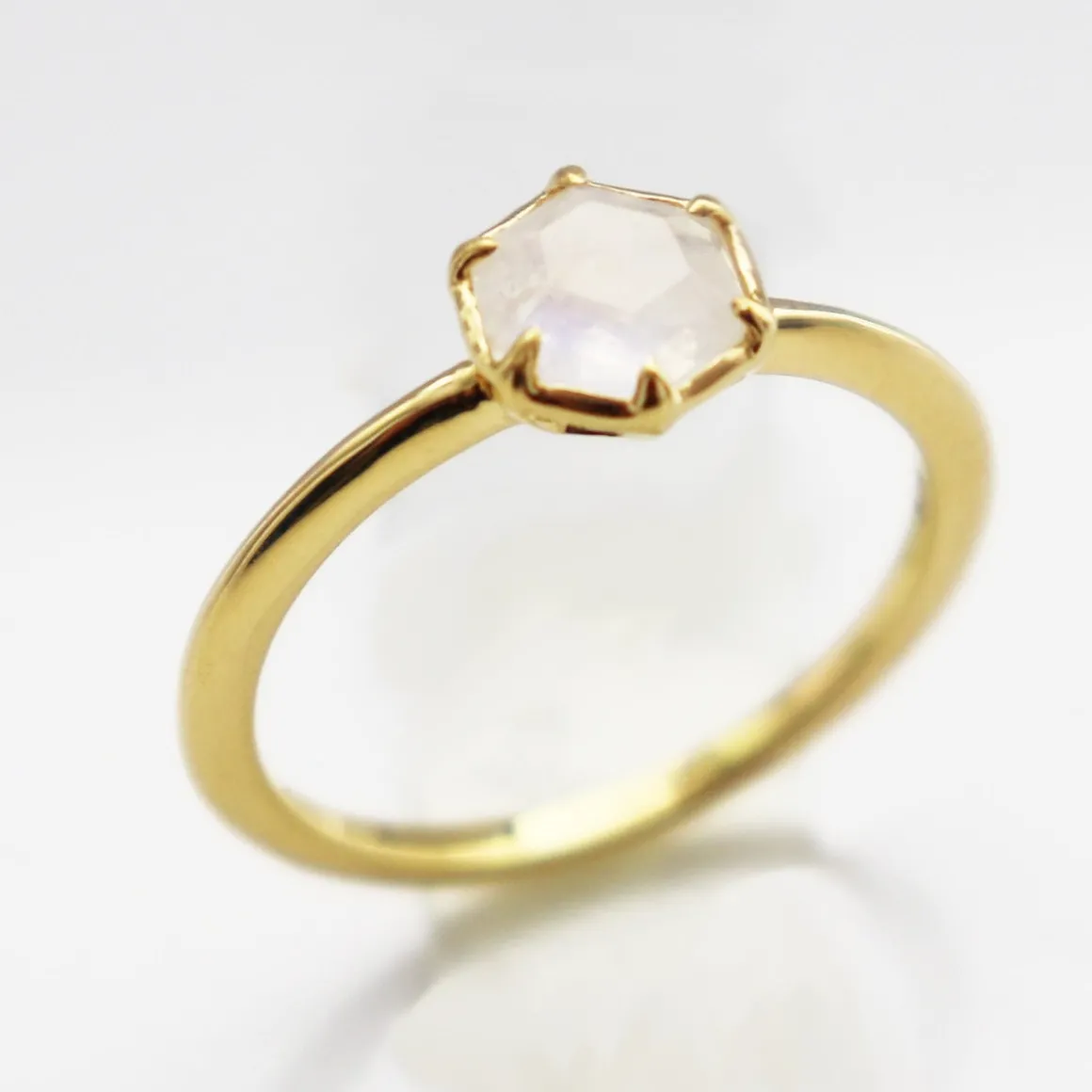 GRACE RING RAINBOW MOONSTONE & GOLD