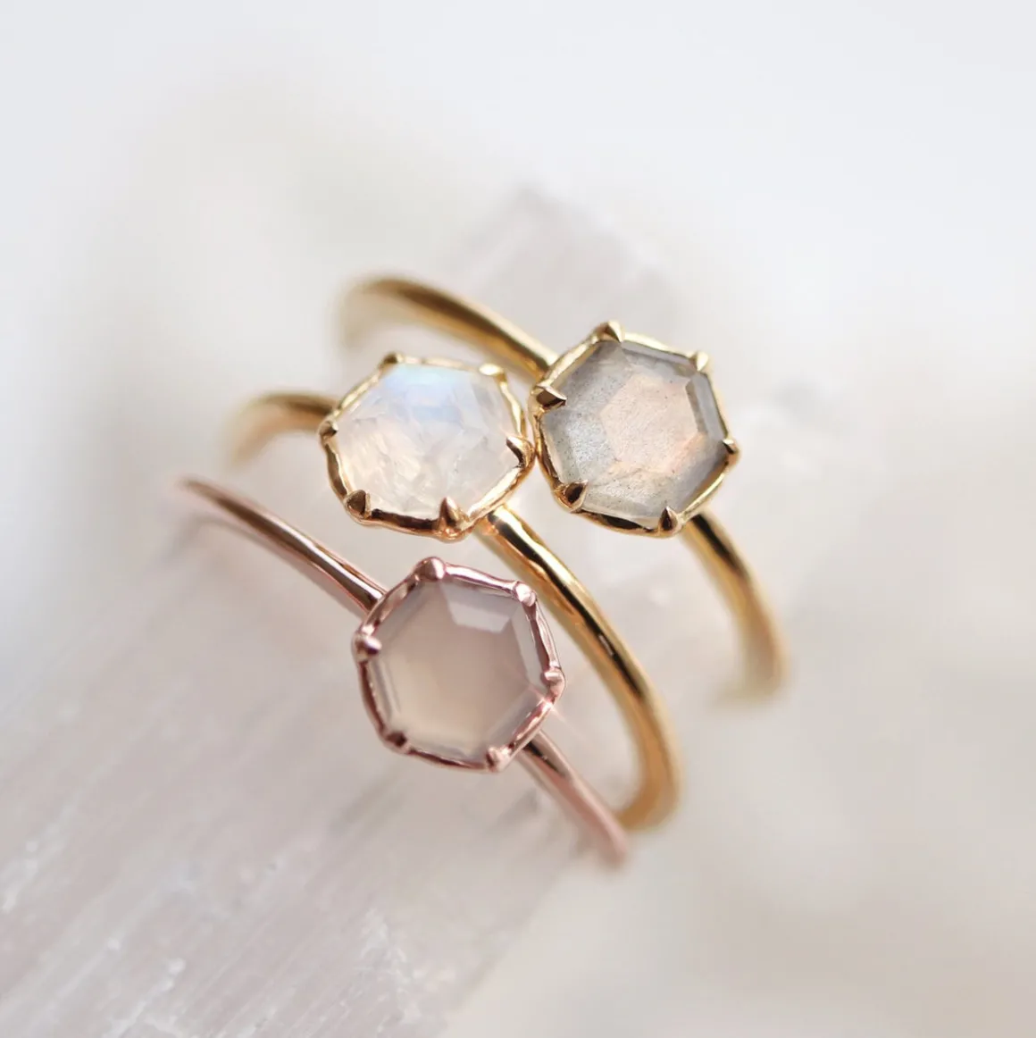 GRACE RING RAINBOW MOONSTONE & GOLD