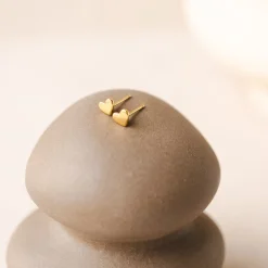 14K SOLID GOLD - TINY POISE HEART STUDS