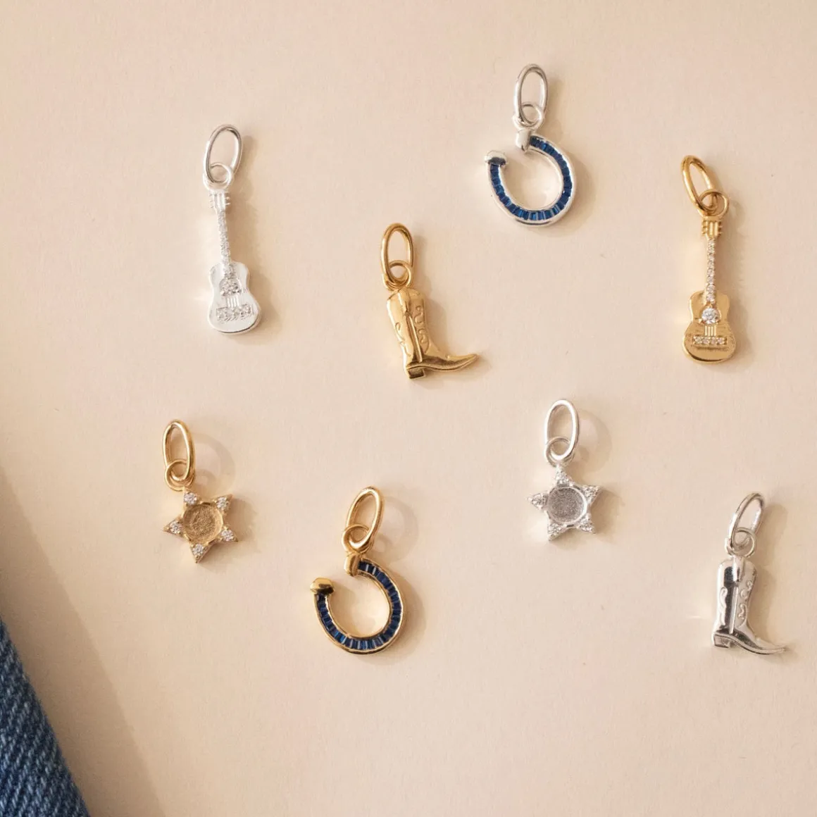 LOVE GUITAR CHARM - CUBIC ZIRCONIA