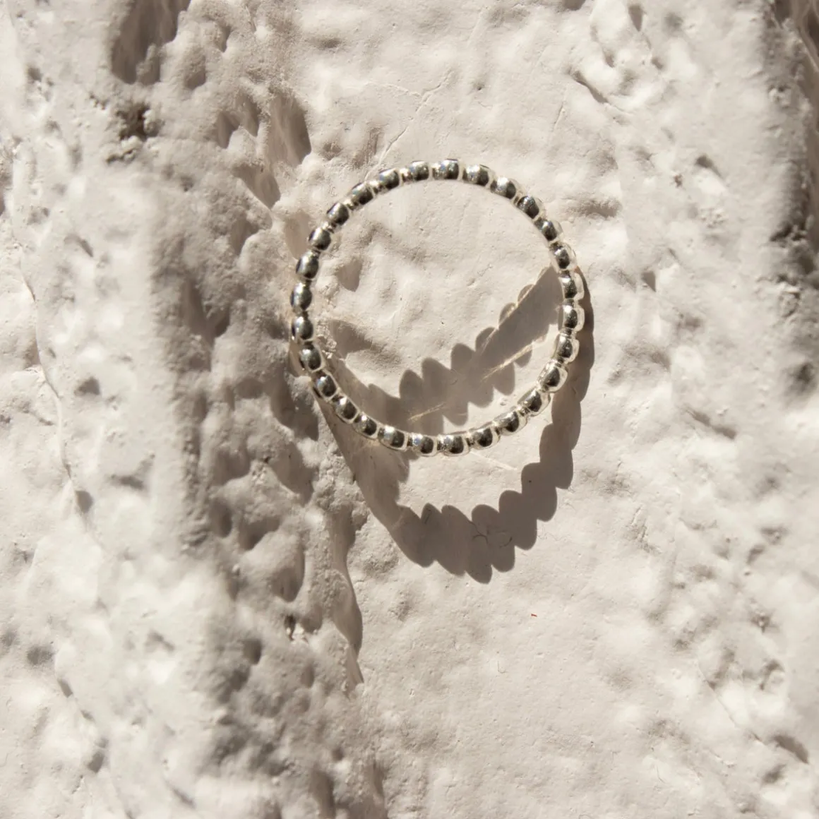 LOVE THIN DISK BAND - BLUE CUBIC ZIRCONIA