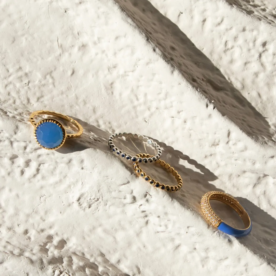 LOVE THIN DISK BAND - BLUE CUBIC ZIRCONIA