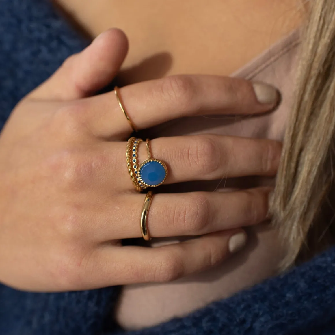 LOVE THIN DISK BAND - BLUE CUBIC ZIRCONIA