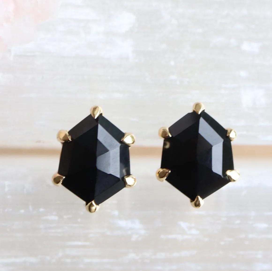 MINI HONOUR STUD EARRINGS - BLACK ONYX & GOLD