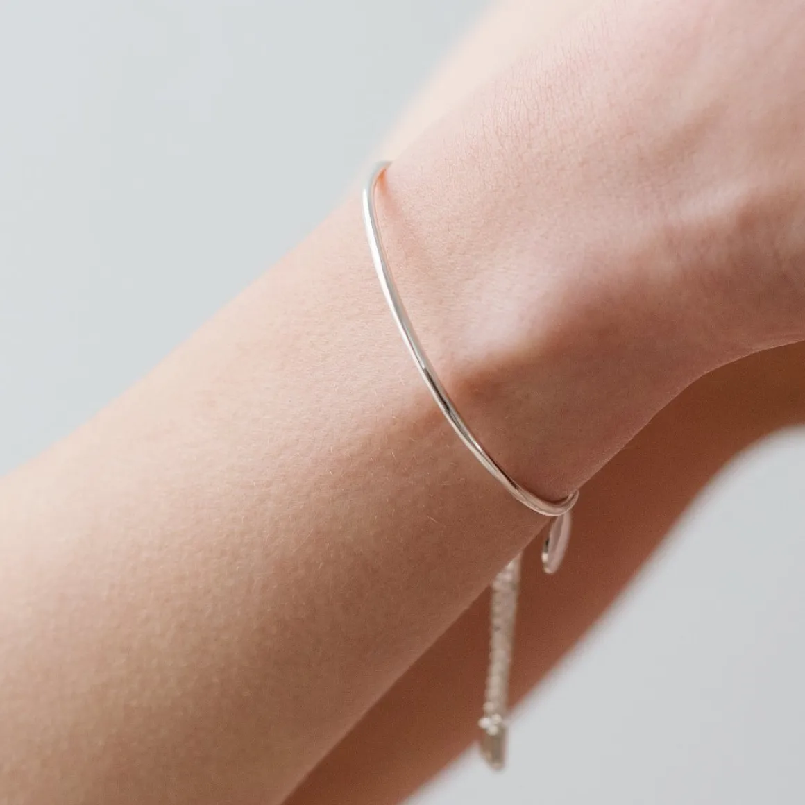 POISE ADJUSTABLE BRACELET - SILVER