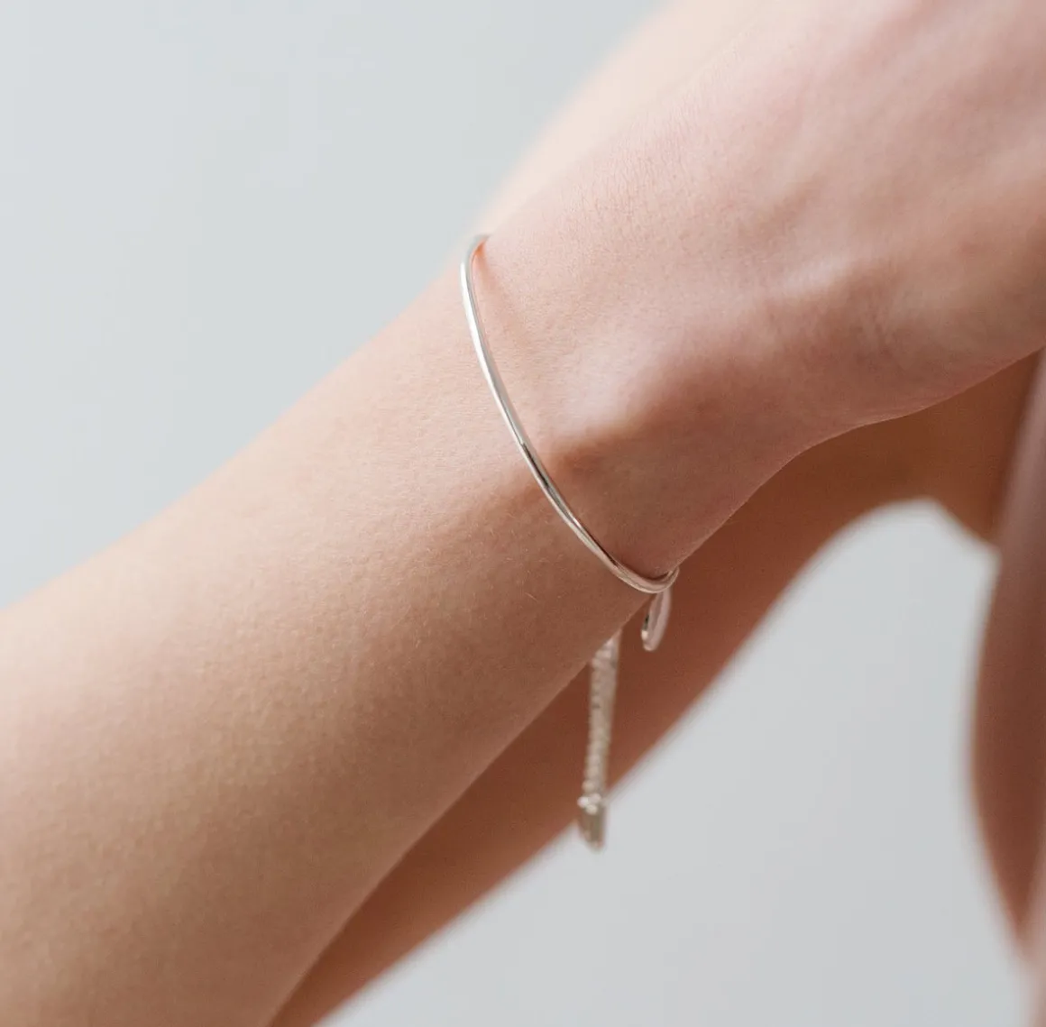 POISE ADJUSTABLE BRACELET - SILVER