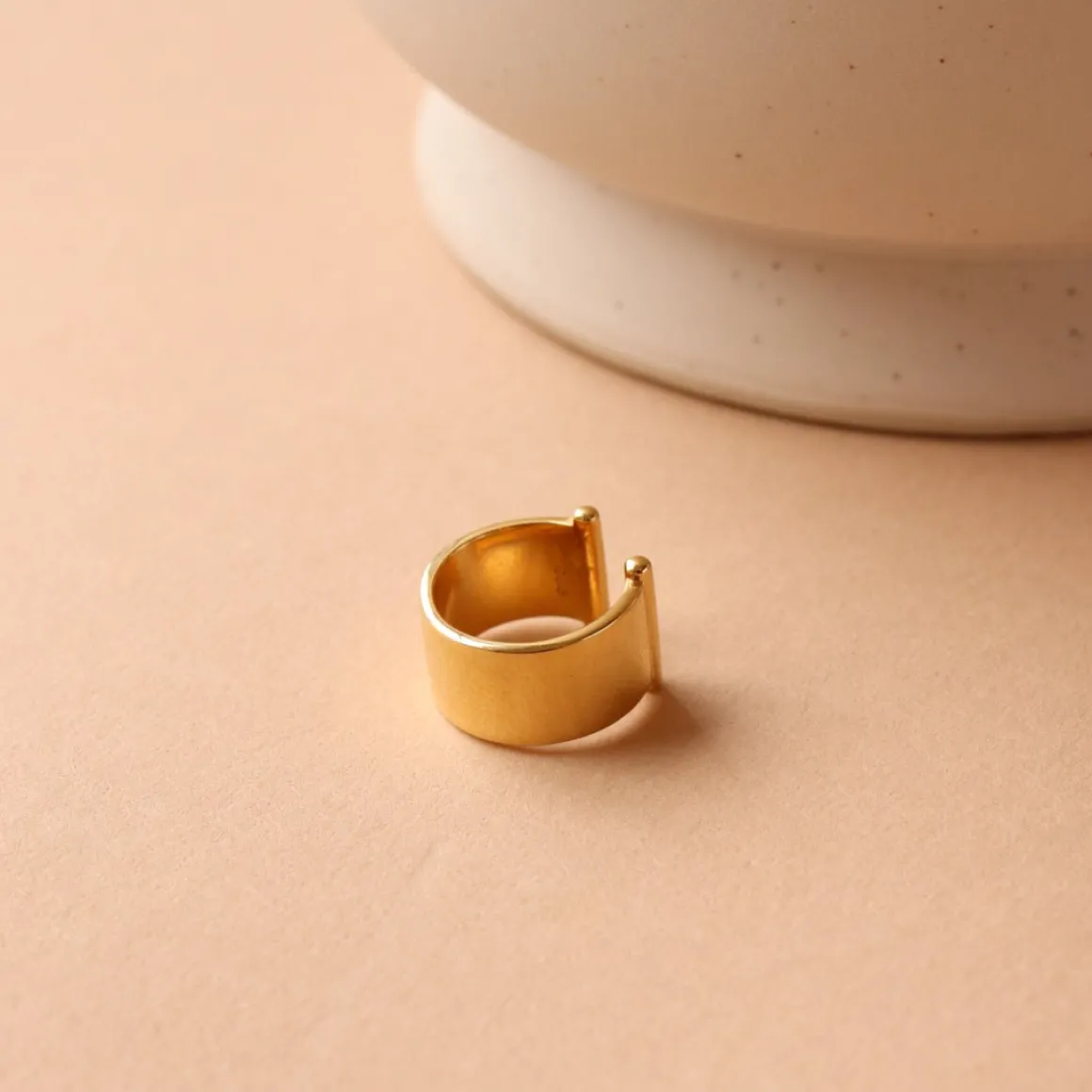 POISE CIGAR EAR CUFF - GOLD