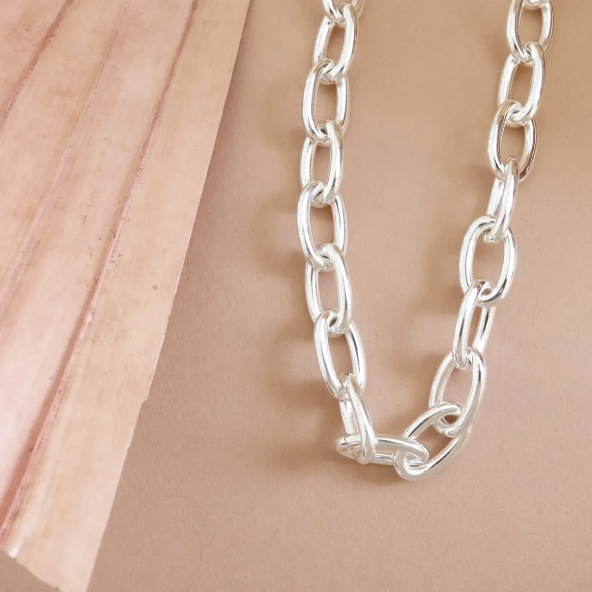 POISE HEAVY OVAL LINK NECKLACE - SILVER 15-18”