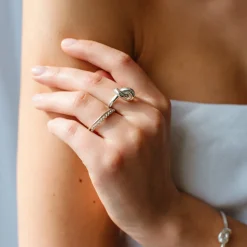POISE KNOT COCKTAIL RING - SILVER