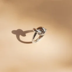 POISE KNOT COCKTAIL RING - SILVER