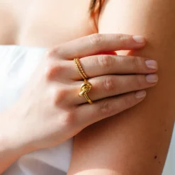 POISE KNOT COCKTAIL RING - GOLD