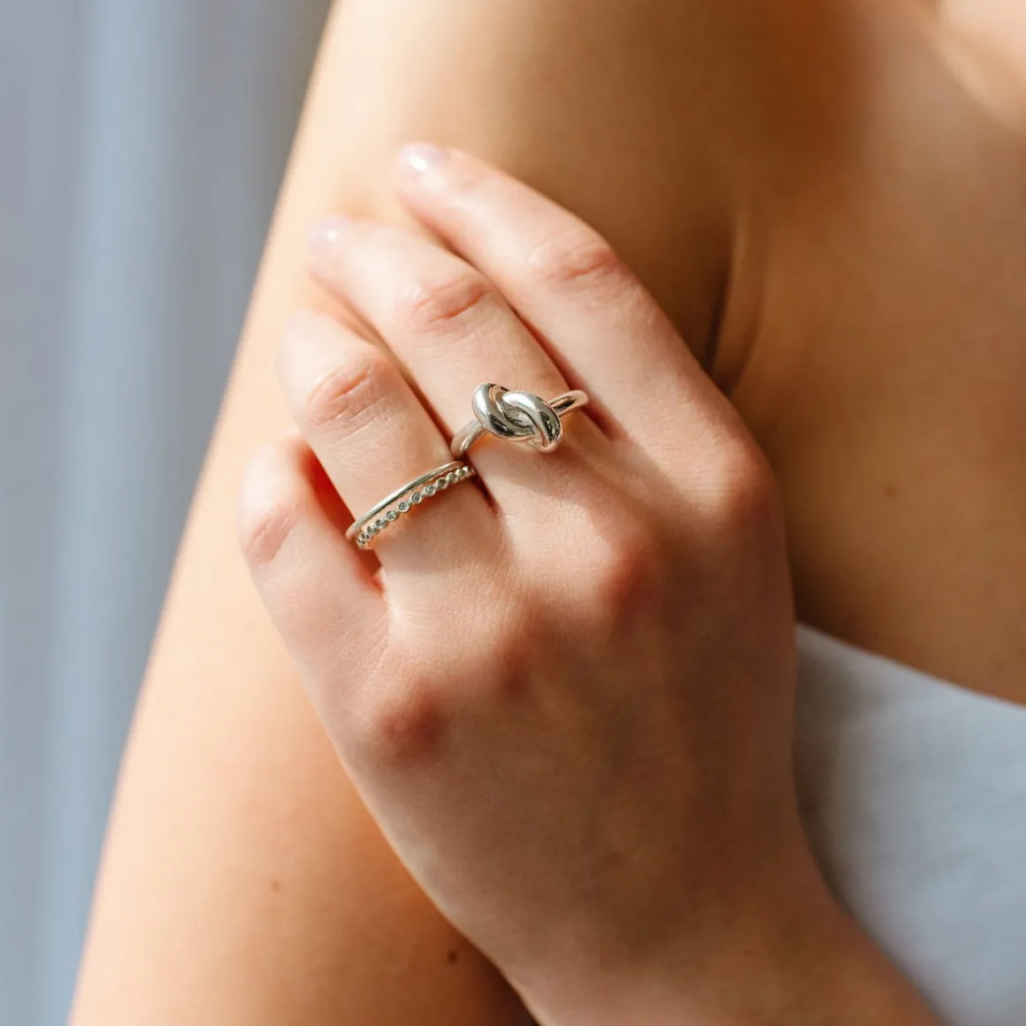 POISE KNOT COCKTAIL RING - SILVER